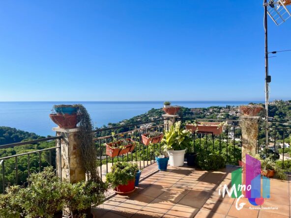 19 terrasse haut vue mer maison lloret